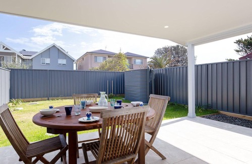 Anna Bay House | Birubi Breezes, 2/7 Fitzroy St - Large Duplex with Air Con, WIFI & 5 minute walk to the beach