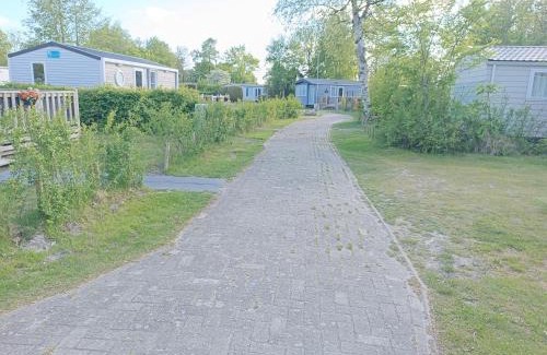 Lauwersoog Ski Chalet | BJ Chalets - Robbengat 85 - Gezellige chalet op vakantiepark Lauwersoog! Vroege incheck! MET AIRCO!