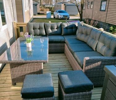 Lauwersoog Ski Chalet | BJ Chalets - Robbengat 85 - Gezellige chalet op vakantiepark Lauwersoog! Vroege incheck! MET AIRCO!