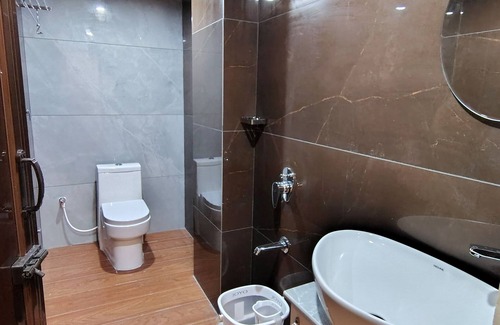 Tirupati Hotel | BKR Grand Hotel