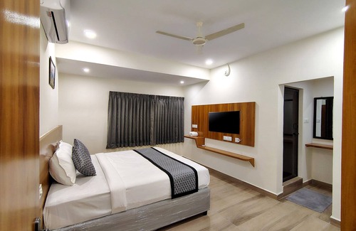 Tirupati Hotel | BKR Grand Hotel