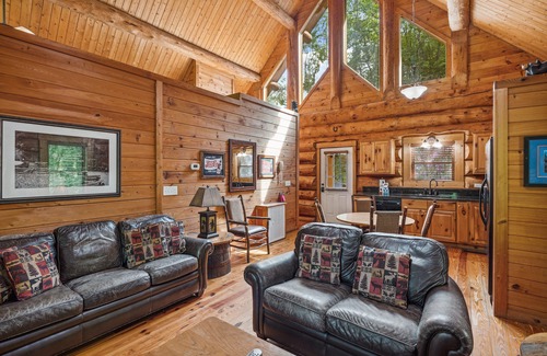 Gatlinburg Cabin | Black Bear Lodge: Mountain-view Log Cabin Only 3 Miles from Downtown Gatlinburg