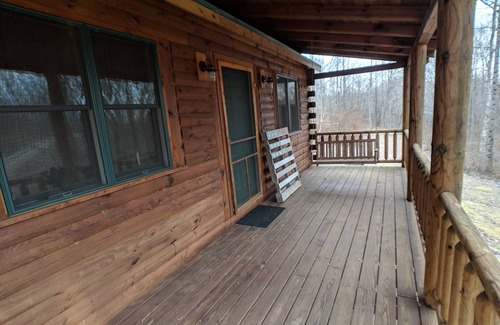 McArthur Cabin | Black Bear Retreat in Hocking Hills minutes from ash cave