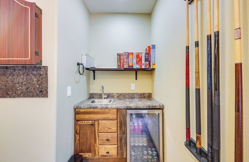 Newcastle House | Black Hills Vacation Lodge: New Home! Just Opened!