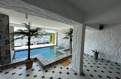Cukarica Villa | Black house Sava river