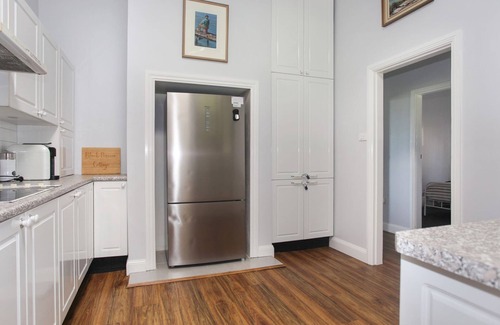 Pindimar House | Black Possum Cottage - Views of the Bay