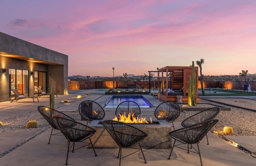 Joshua Tree House | BLACK SKY HOUSE (Pool/Spa/BocceBall/EV Charger)