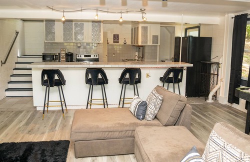 Cornelius House | Black Swan Lake House - Event Friendly