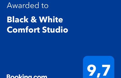 Monacillo Apartment | Black & White Comfort Studio