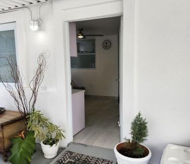 Monacillo Apartment | Black & White Comfort Studio