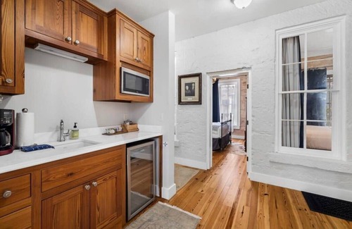 Fredericksburg Villa | Blacksmith Quarters on Barons Creek