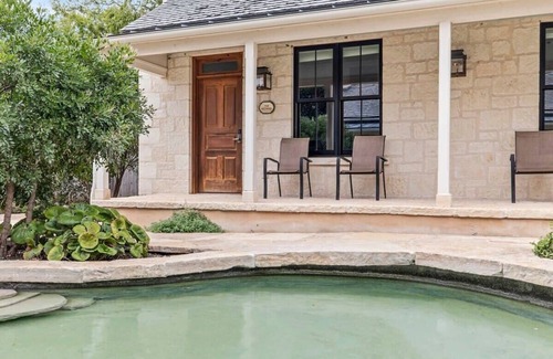 Fredericksburg Cabin | Blacksmith Quarters: The Octavia|1 Bd|Hot Tub