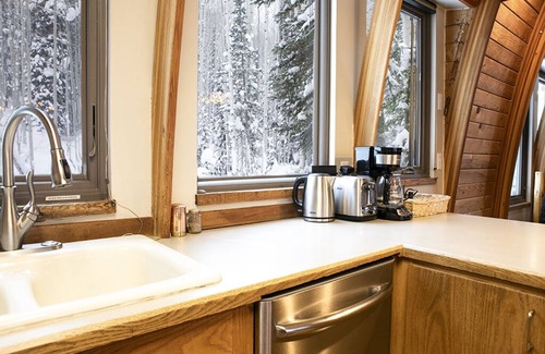 Salt Lake Mountain Resorts Cabin | Blanche's Retreat by Cottonwood Lodging