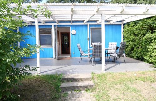 Klein Labenz House | "Blaues Haus am See mit Boot"