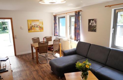 Klein Labenz House | "Blaues Haus am See mit Boot"