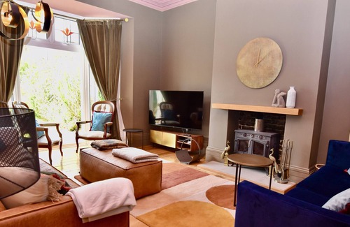 Freshwater Bay Villa | Blenheim House a seaside home for 12