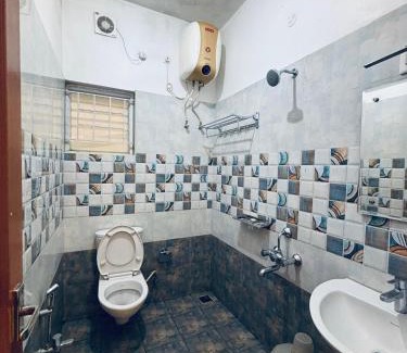 Thalayathimund Hotel | Blessing Holidays ooty