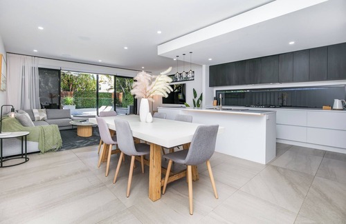 Surfers Paradise Villa | Bliss On The Island - Indulgence at it's best!