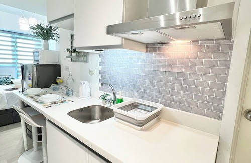 San Fernando Condo | Blissful Haven at Azure North w/ Big TV Netflix Washer Wifi Bed & Sofabed