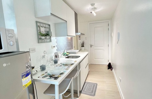 San Fernando Condo | Blissful Haven at Azure North w/ Big TV Netflix Washer Wifi Bed & Sofabed