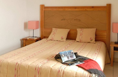 Trebas House | Blissful Holiday Home in Trébas with Sauna
