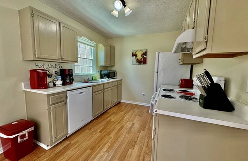 South View House | Blissful Stay near Ft Bragg