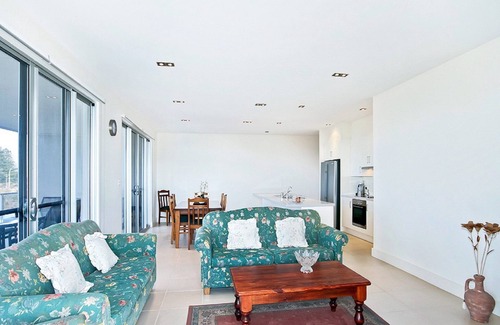 Victor Harbor Apartment | Block No. 6: Top Level Beach Views in the Perfect Location