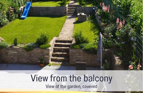 Laslea House | Blockhaus Malmkrog with garden, bright rooms, and an open kitchen