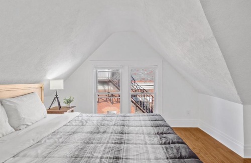 Bloomfield House | Bloomfield/Shadyside @K Spacious & Unique Private Bedroom with Shared Bathroom