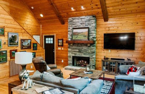 Blowing Rock House | Blowing Rock Getaway: Pet-Friendly Cabin for a Peaceful Mountain Retreat