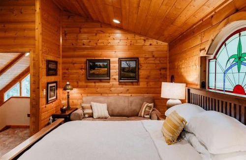 Blowing Rock House | Blowing Rock Getaway: Pet-Friendly Cabin for a Peaceful Mountain Retreat