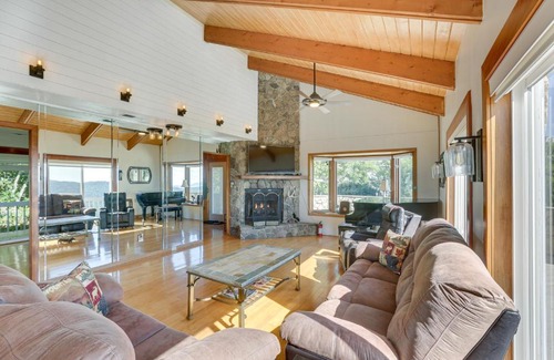 Blowing Rock House | Blowing Rock Home with Hot Tub and Mountain-View Deck!