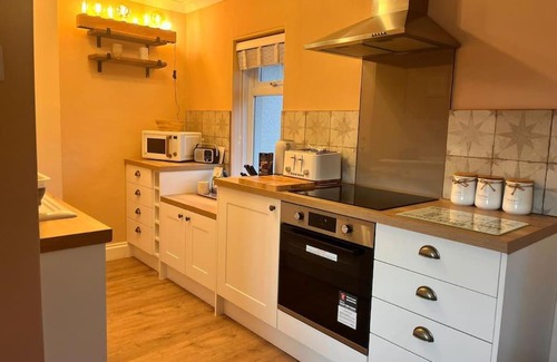 Blue Anchor Apartment | Blue Anchor House - Seaview, Hot Tub Apartments