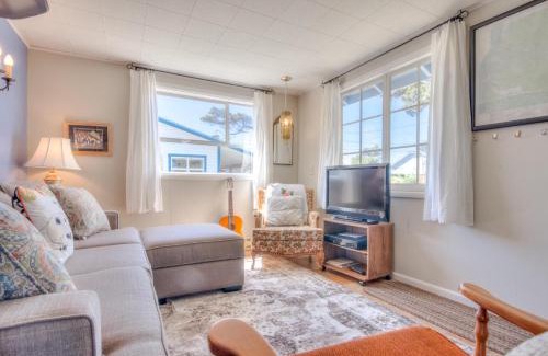 Neskowin House | Blue Beach Cottage - Meredith Lodging