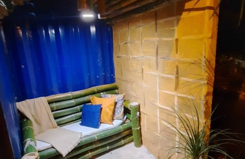 Paraty Apartment | Blue container house