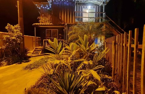 Paraty Apartment | Blue container house