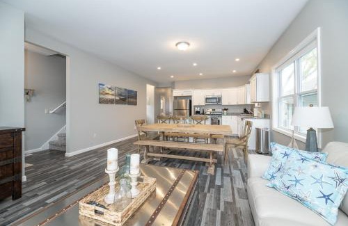 South Haven House | Blue Haven Lake House - pet friendly- Close to beach and downtown South Haven