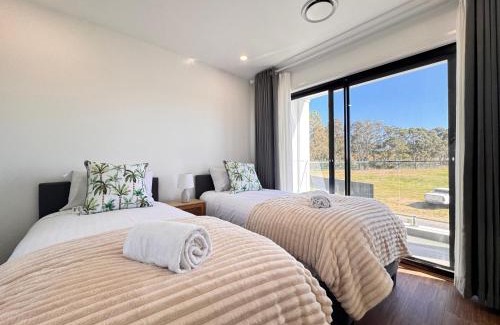 Marsden Park Villa | Blue Haven Retreat - Marsden Park Townhouse