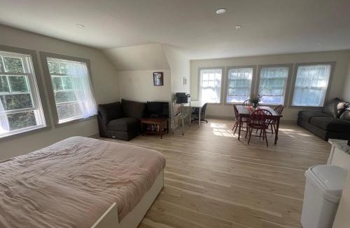Blue Hill Apartment | Blue HIll Apartment in the Woods