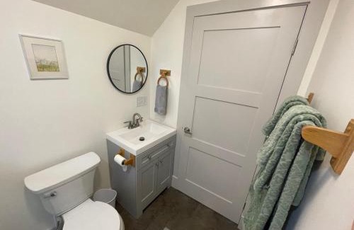Blue Hill Apartment | Blue HIll Apartment in the Woods