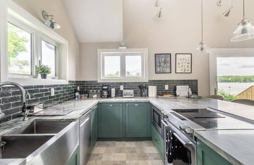 Bobcaygeon House | Blue Horizon Retreat on Little Bald Lake – 5BR Waterfront Cottage