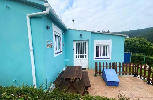 Valdovino House | Blue House Pantin, entre olas y praderas