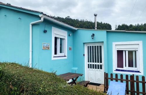 Valdovino House | Blue House Pantin, entre olas y praderas