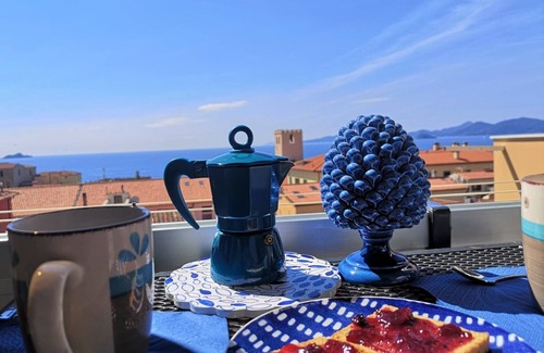 Piombino Apartment | Blue in the eyes: apartment with sea view