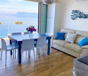 Scilla House | Blue Jolie