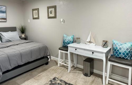 Bearss Plaza Hotel | Blue Lagoon - Unit B