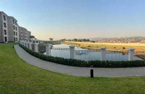 Greater Johannesburg Metropolitan Area Apartment | Blue lake estate Luxury and modern apartment with free WiFi and air conditioning close to Mall of Africa and Waterfall Corner