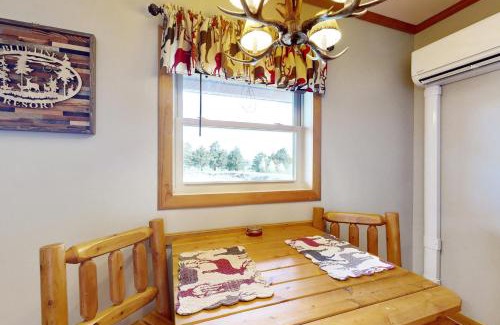 Murphysboro House | Blue Line Resort Cabin #2