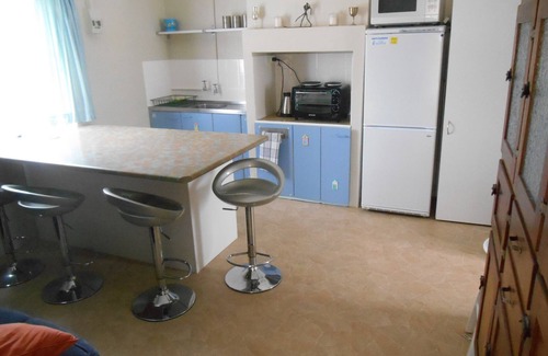 Port Vincent Apartment | Blue Line Unit 6 - Great location! Close to all amenities! Off Peak Special