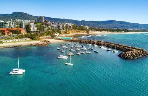 Wollongong CBD Apartment | Blue Mile Escape - Walk to Wollongong Beach and Shops